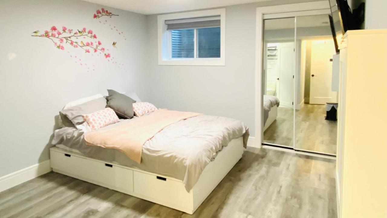 Cozy Basement Suite-溫馨小屋 Designated Parking YYC Exteriér fotografie