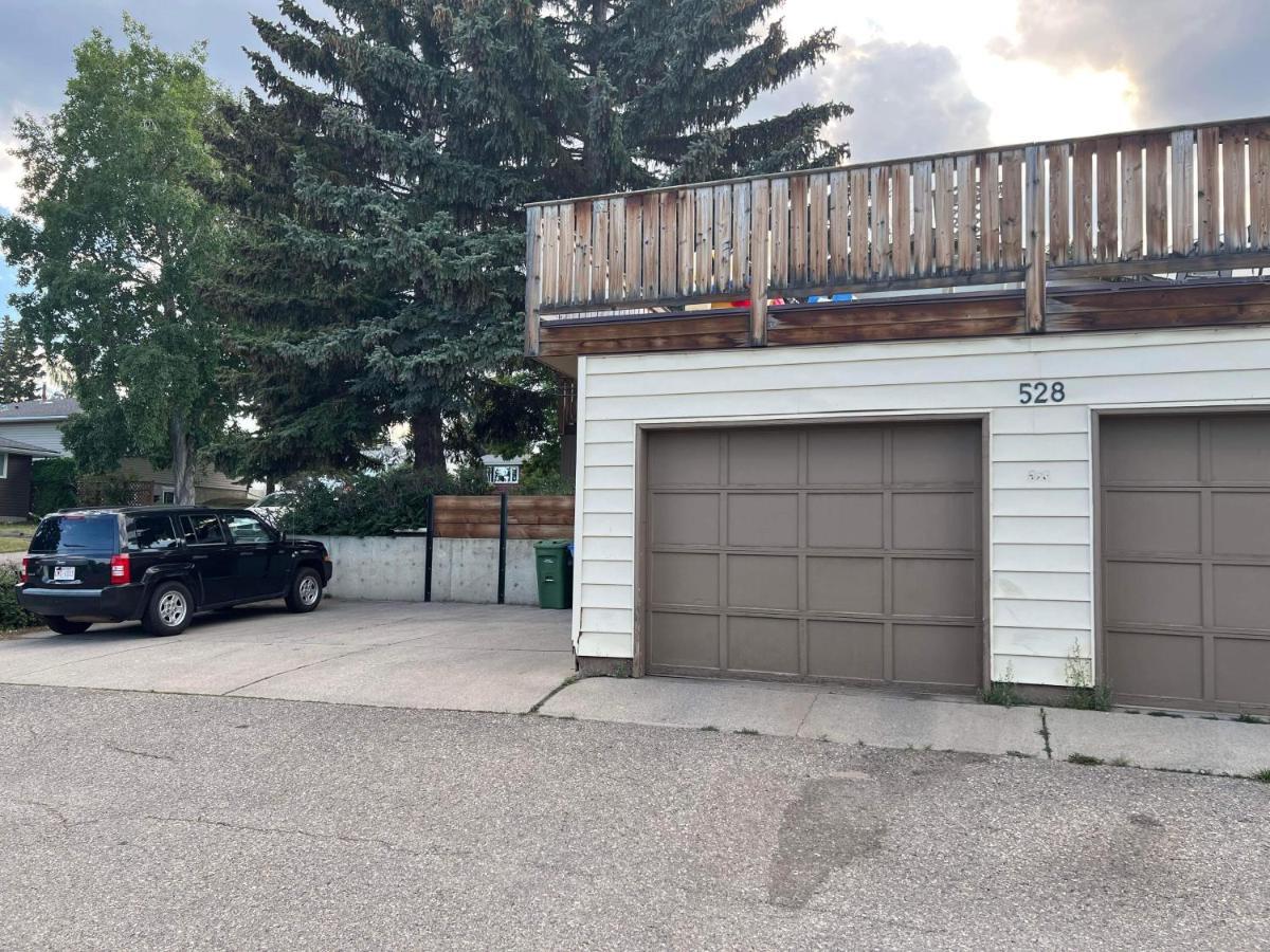 Cozy Basement Suite-溫馨小屋 Designated Parking YYC Exteriér fotografie