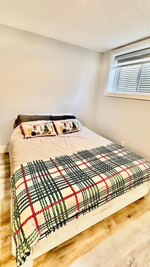 Cozy Basement Suite-溫馨小屋 Designated Parking YYC Exteriér fotografie